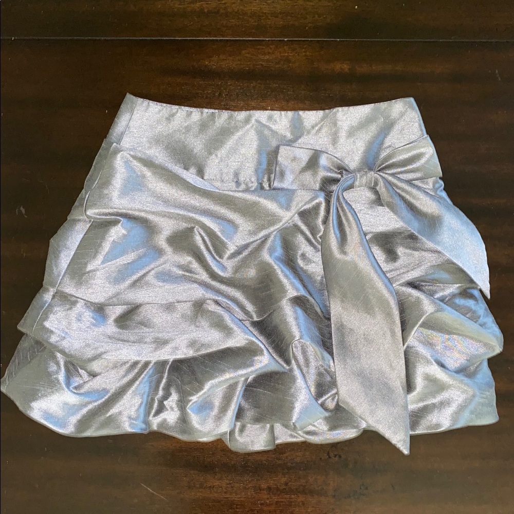 Grey satin ruffle skirt with bow